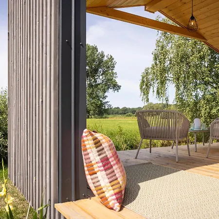 110 Tiny House Mit Traumhaftem Blick Ueber Wiese Tatil Evi Bleckede