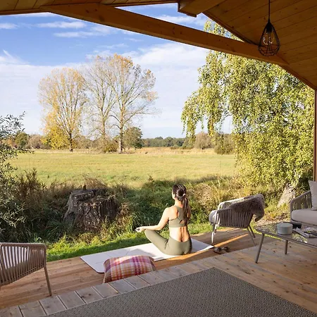 110 Tiny House Mit Traumhaftem Blick Ueber Wiese Tatil Evi Bleckede